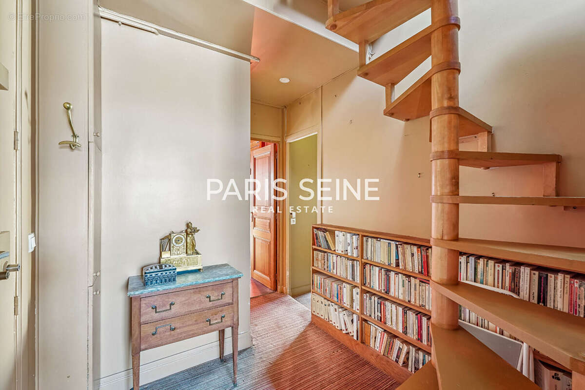 Appartement à PARIS-7E