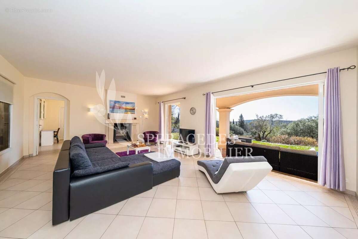 Maison à TOURRETTES-SUR-LOUP