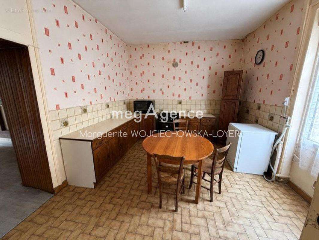 Maison de ville en pierre avec double garage - Fort potentiel - photo 5