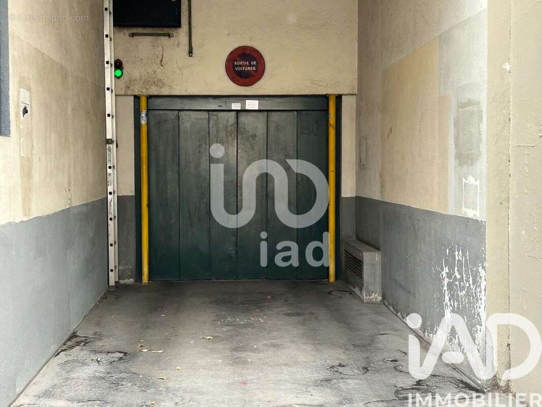 Photo 3 - Parking à PARIS-15E