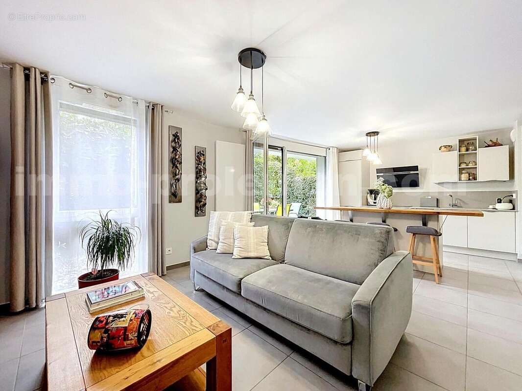 Appartement_T3_Vetraz-Monthoux_Genève_Ceva_tramway_Suisse_investissement_hyper_centre_Séjour_Cuisine_Salon_ - Appartement à VETRAZ-MONTHOUX