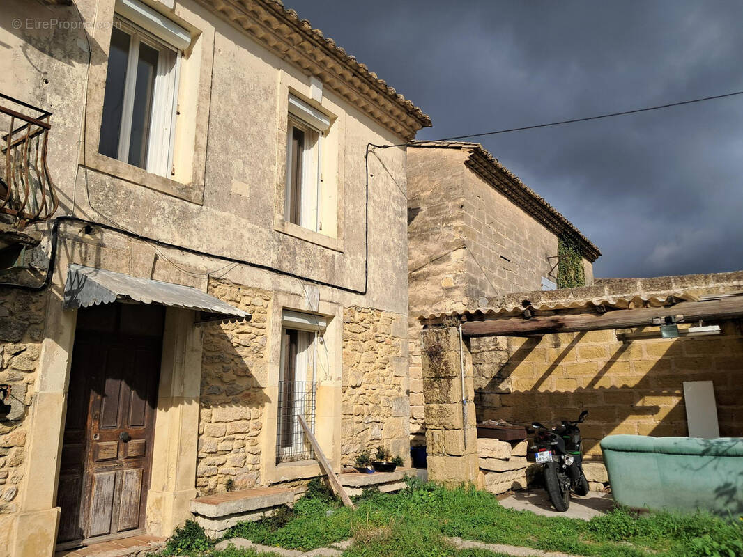 Maison à GALLARGUES-LE-MONTUEUX