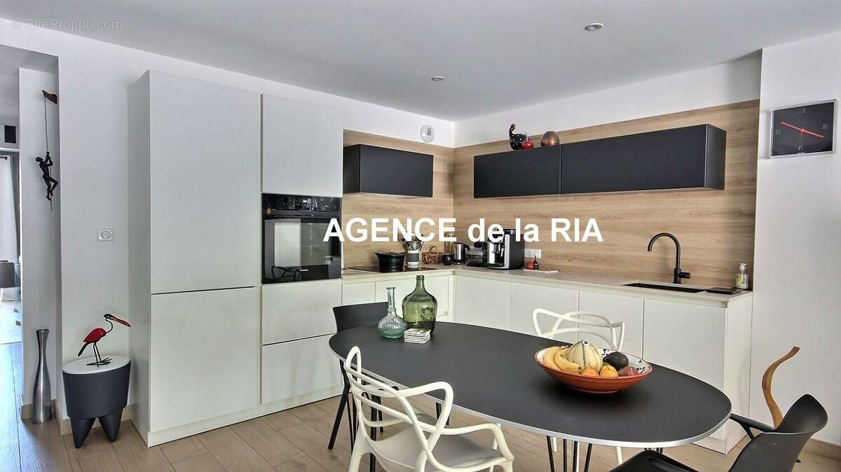 APPARTEMENT T3 - 2 chambres -  à deux pas du Port - photo 3