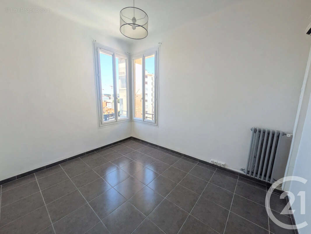 Appartement 73 m² à Toulon  - photo 3