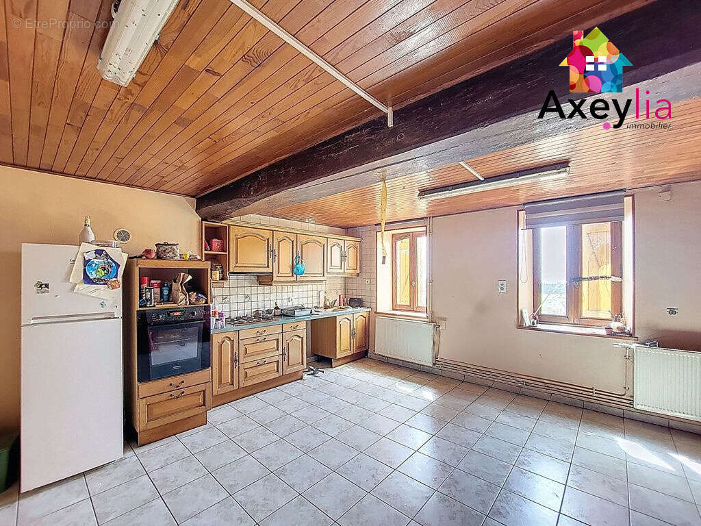 A vendre - st hilaire sous charlieu - maison a renover, 7 chambres, terrain et dependances - photo 5
