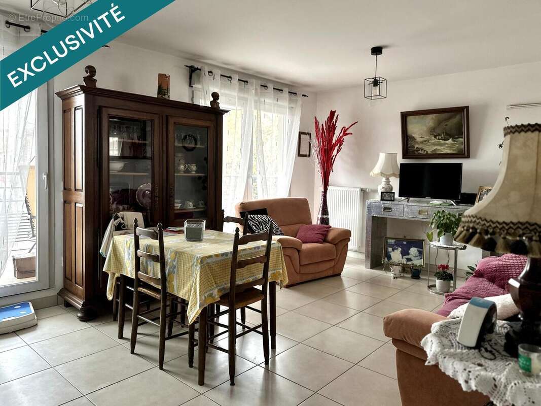 Photo 2 - Appartement à DECINES-CHARPIEU