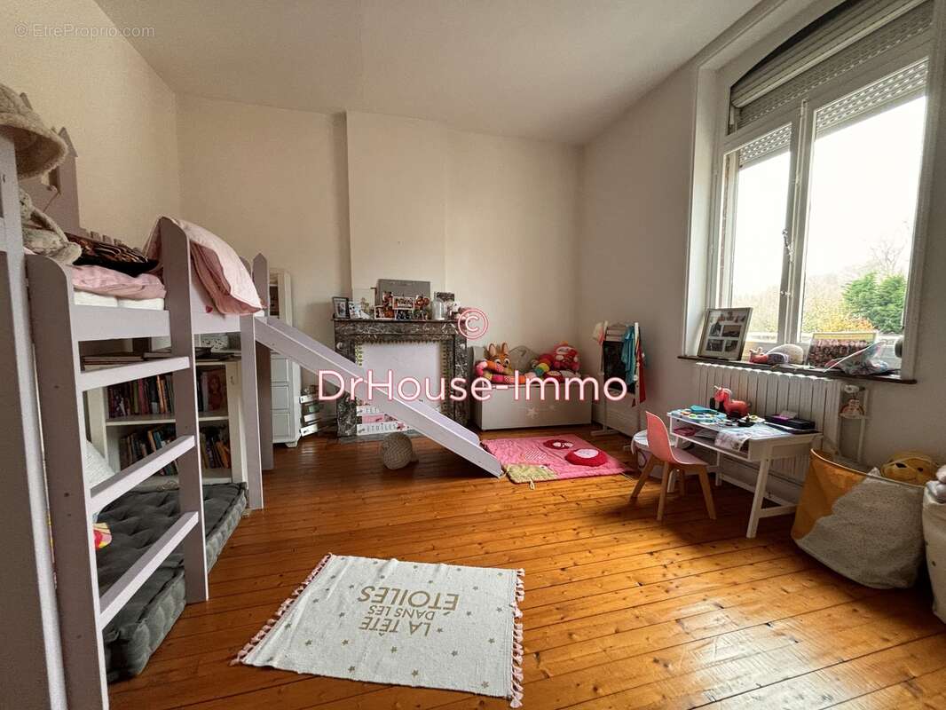 Maison à QUIEVRECHAIN