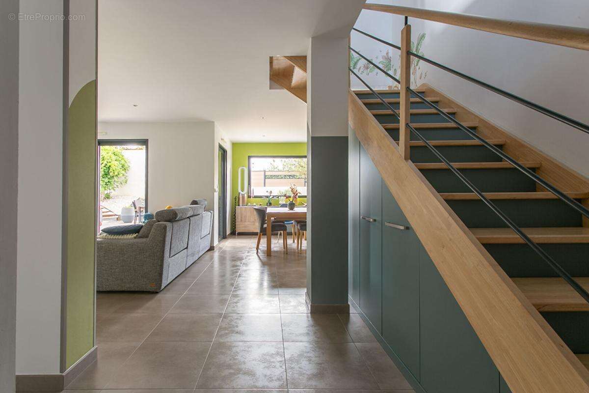 Maison Mouzillon 6 P . 4 Chs . Bureau . 138.77 M² . T 681 M² . Garage . Terrasse . Balcon - photo 10