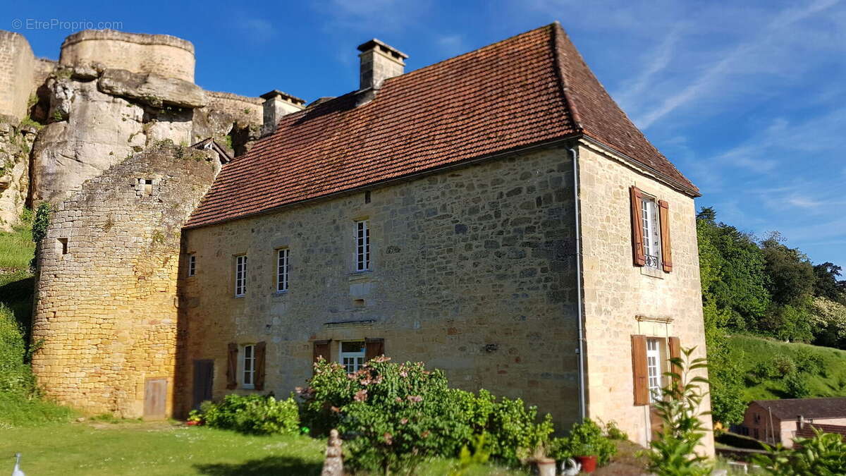 EXCLUSIVITÉ - Manoir médiéval avec vue panoramique et jardin suspendu en Périgord Noir proche Sarlat - photo 2