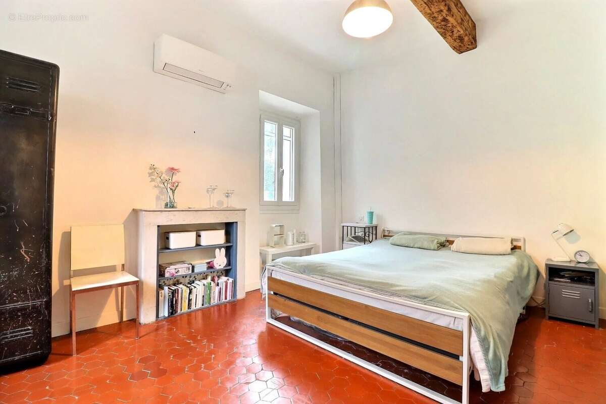 Appartement à CEYRESTE