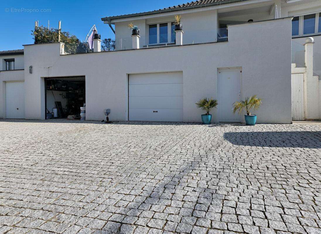 Maison à MEYZIEU