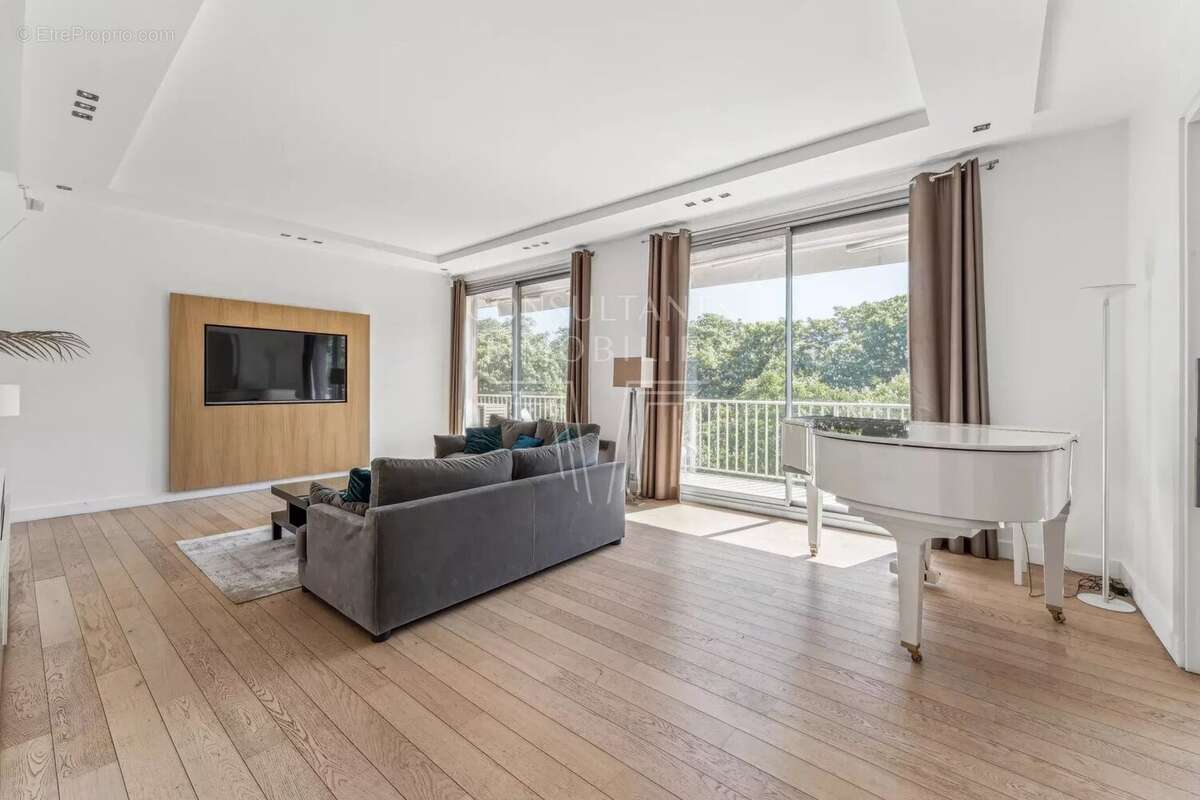 Appartement à NEUILLY-SUR-SEINE