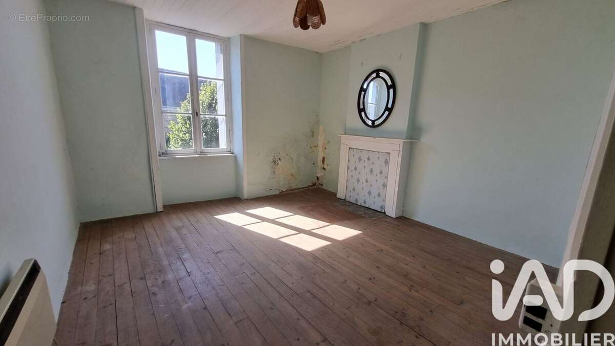 Photo 6 - Maison à SAINT-BERTHEVIN-LA-TANNIERE