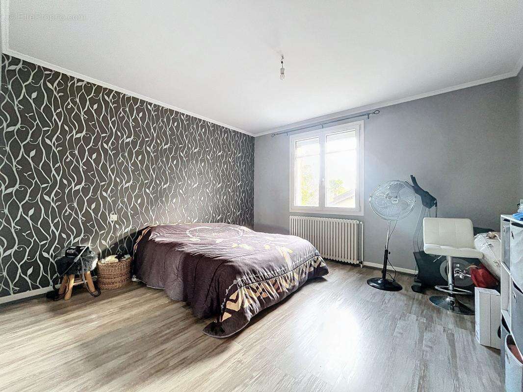 Maison à SAINT-JEAN-DE-MUZOLS