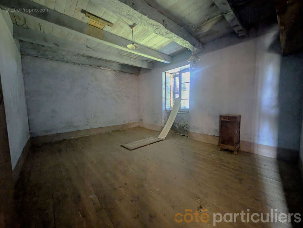 Maison à COMPS-LA-GRAND-VILLE