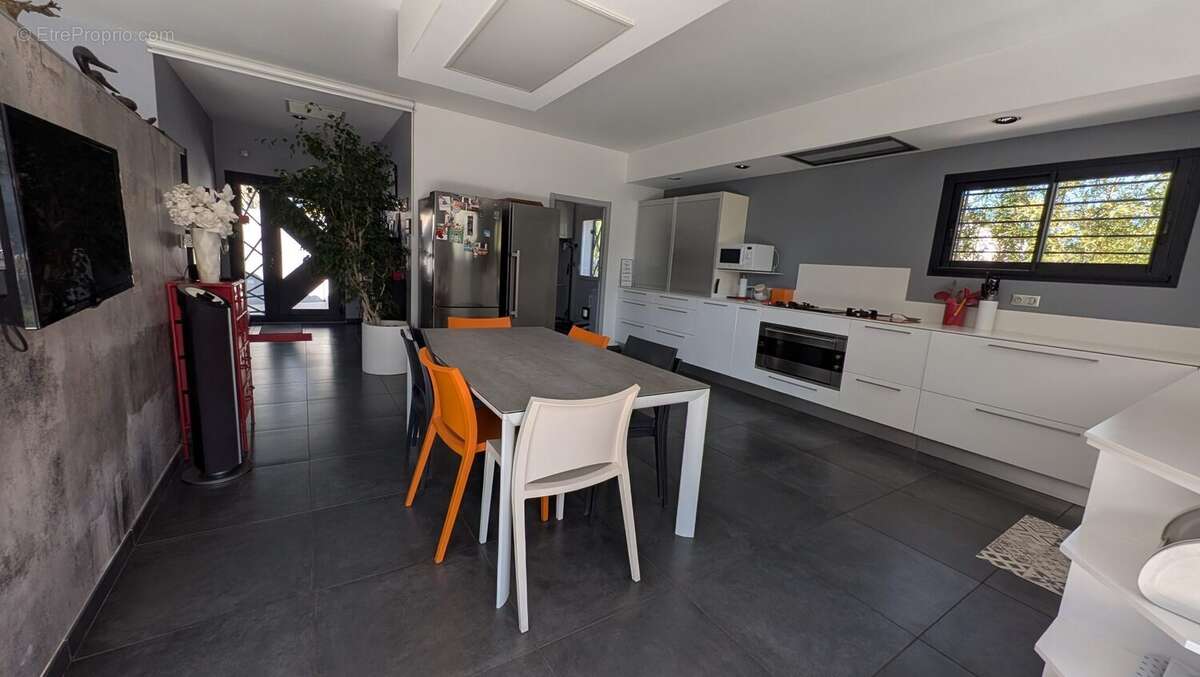 Maison à MORIERES-LES-AVIGNON