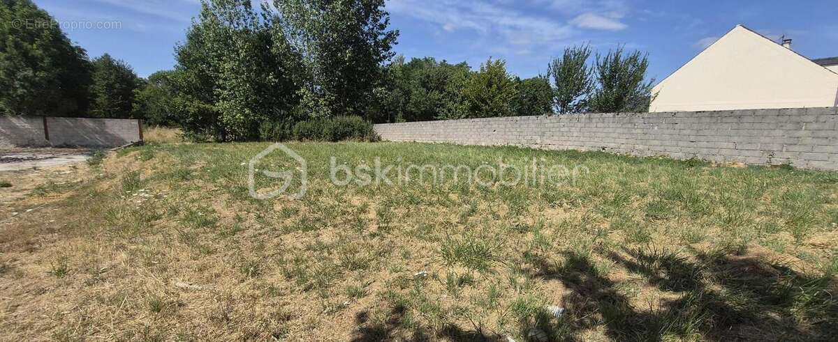 Terrain constructible viabilisé de 740m² - photo 3