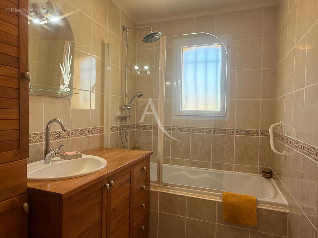 Superbe villa de plain-pied, au calme, piscine ,proche commodités - photo 11