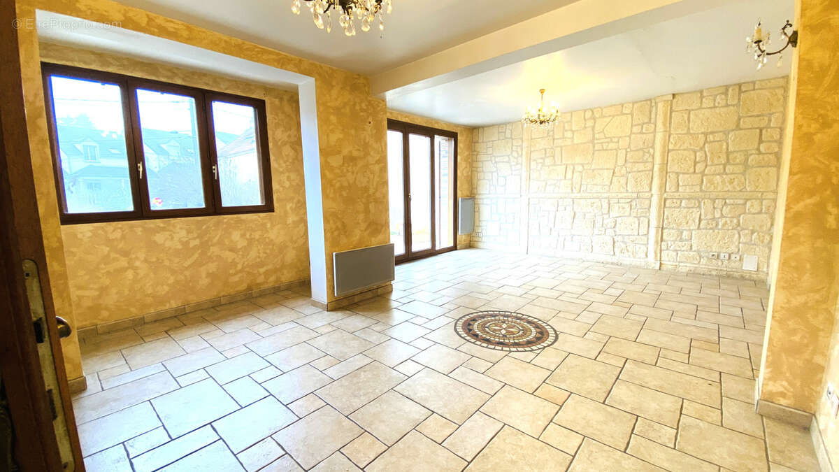 Maison à LA VILLE-DU-BOIS