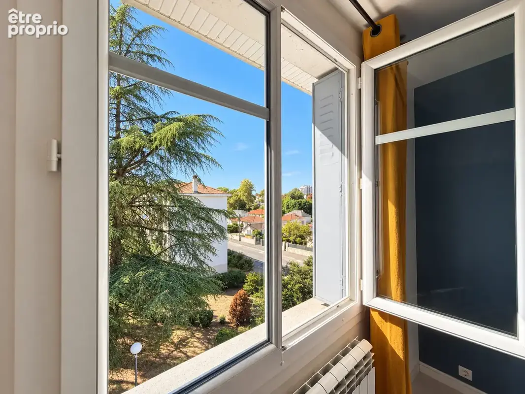 T3 rénové au dernier étage   balcon, vue dégagée, garage et cave - photo 9