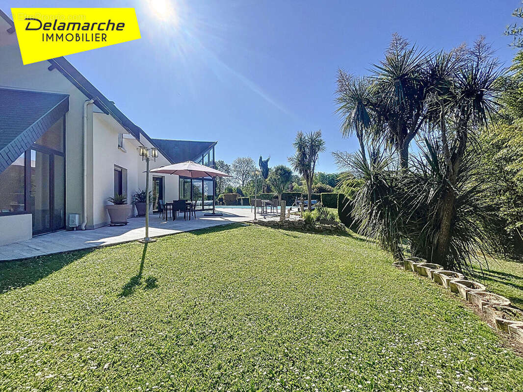A VENDRE A AVRANCHES Maison de standing 5 chambres, piscine, double garage et dépendances  ( 50300 ) - photo 3