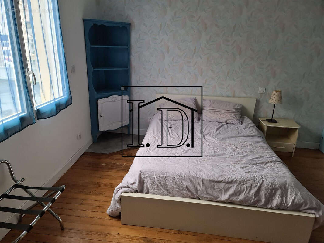 CHAMBRE Rdc - Maison à MONTPON-MENESTEROL