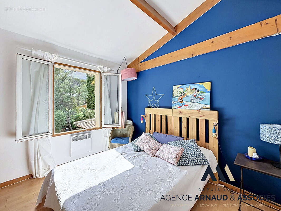 Belle propriété familiale avec piscine sur vaste terrain arboré - photo 13