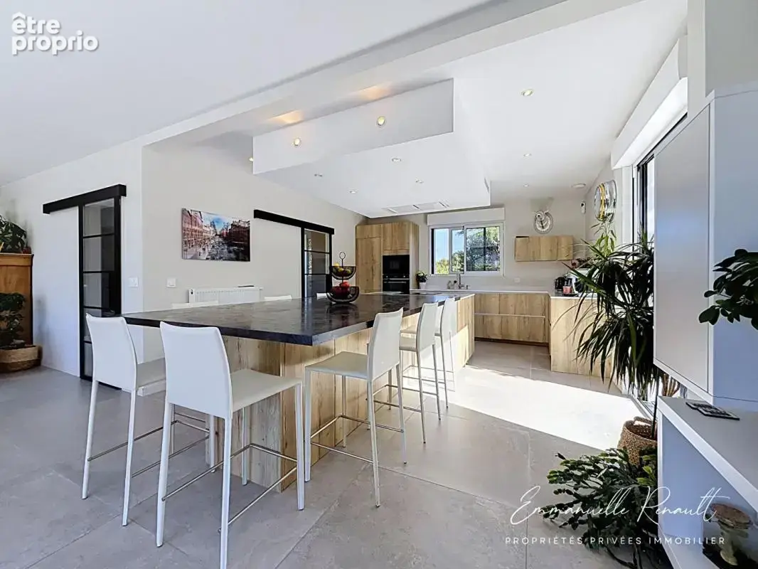 Maison familiale rénovée avec piscine · 165 m² · 5 chambres · Vannes Bernus Conleau - photo 2
