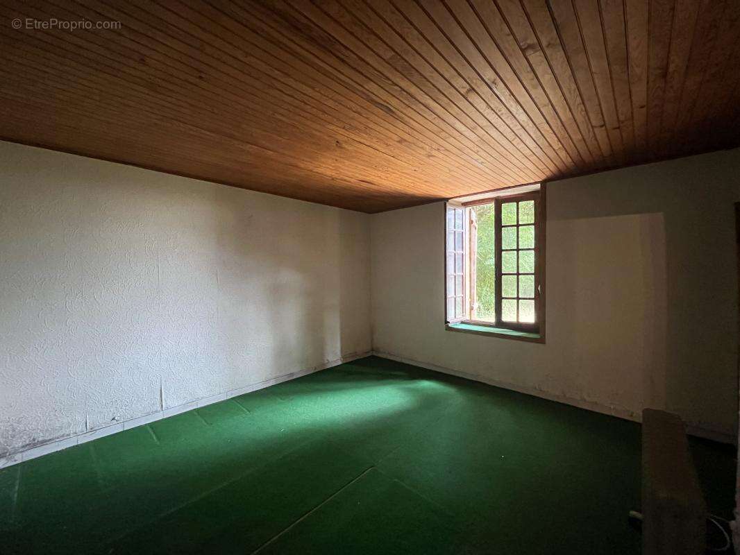 Maison à SAINT-PARIZE-LE-CHATEL