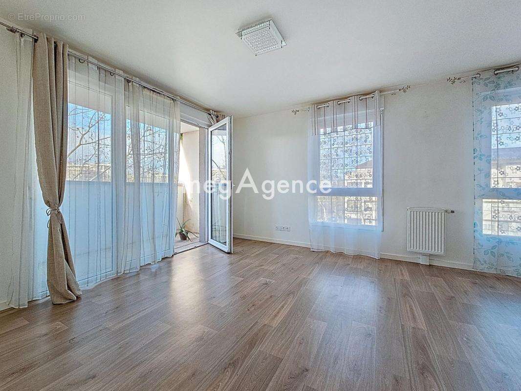 Appartement 2 pieces 44 m² avec balcon et 2 parkings - photo 2