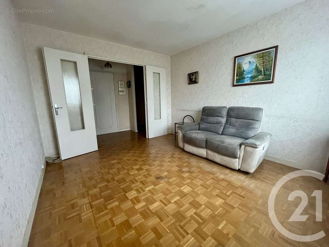 Appartement à SAINT-MAUR-DES-FOSSES