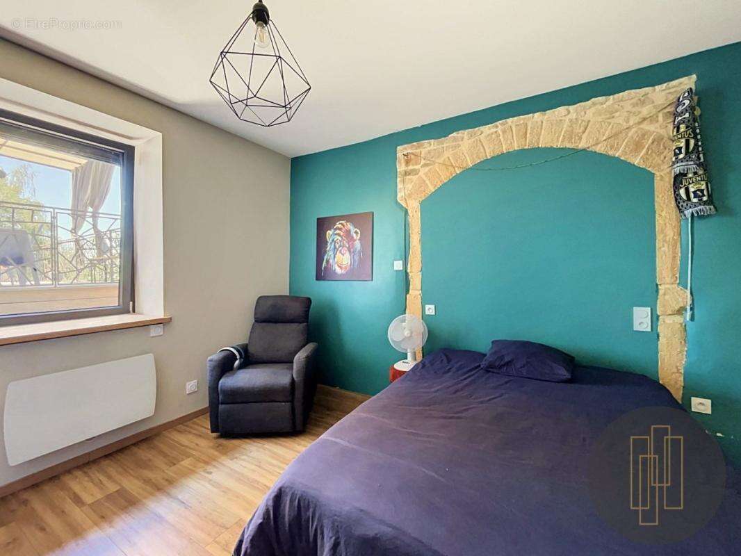 Maison en pierres dorées de 170m² avec vue dégagée - photo 15