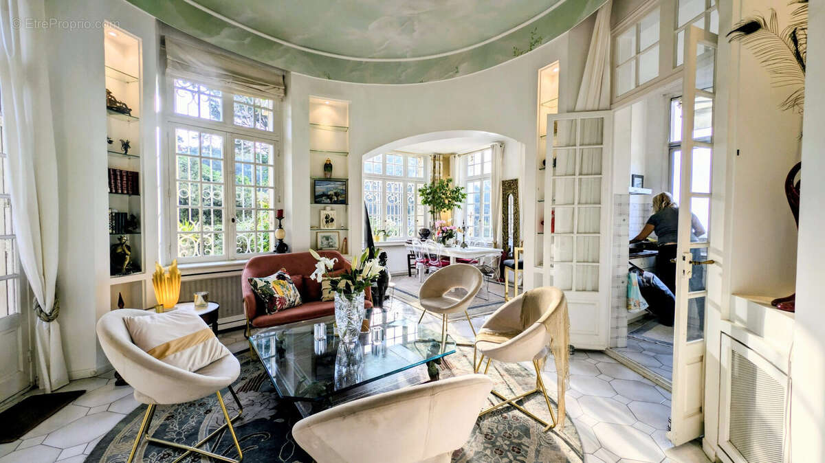 Appartement à VALLAURIS