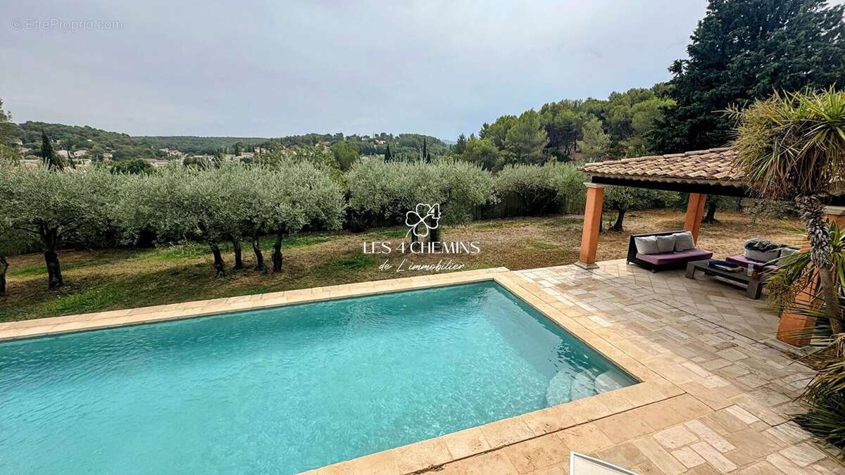 A vendre bastide d'environ 250 m²  6 pièces + T2 sur 4000 m2 - photo 15