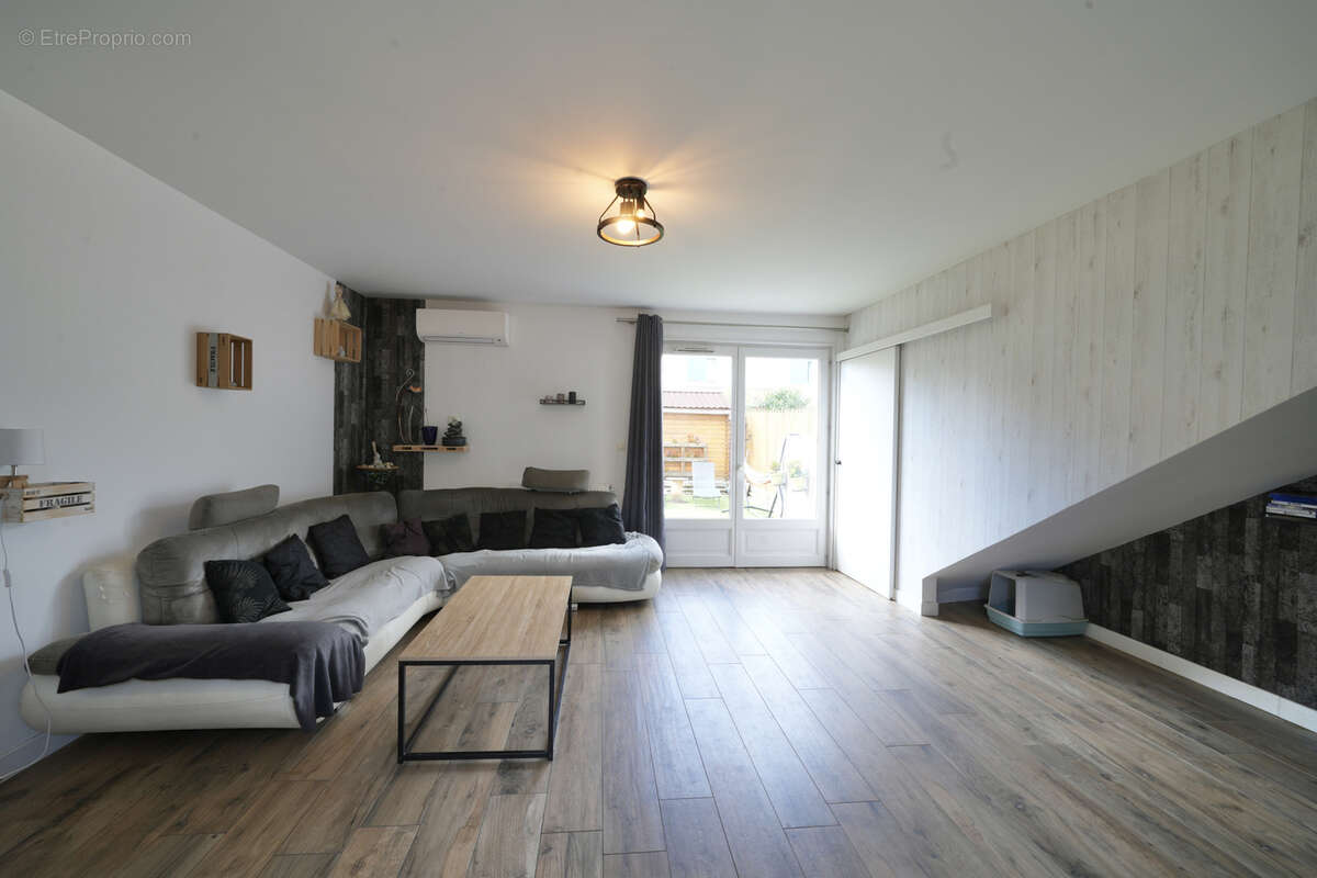 Maison à MOZAC
