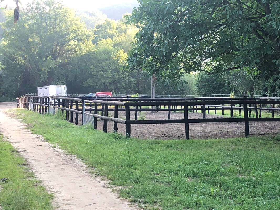 Maison à SEMUR-EN-VALLON