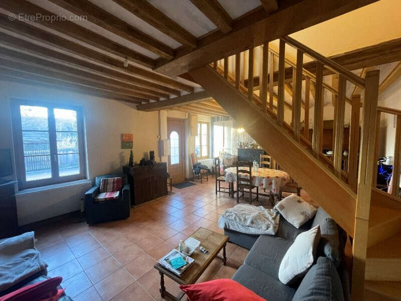 Maison à LA BAZOCHE-GOUET