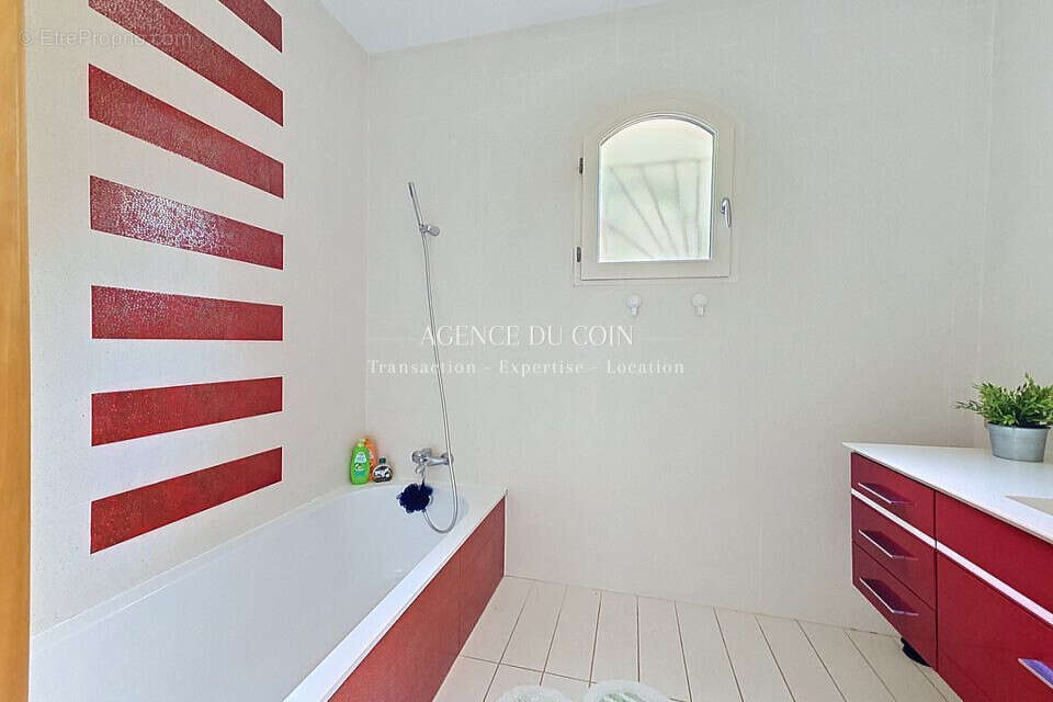 Maison à LE MUY