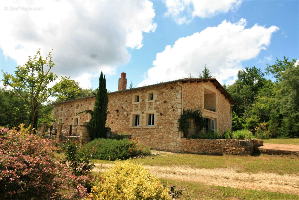  Maison en pierre six chambres deux bureaux - photo 3