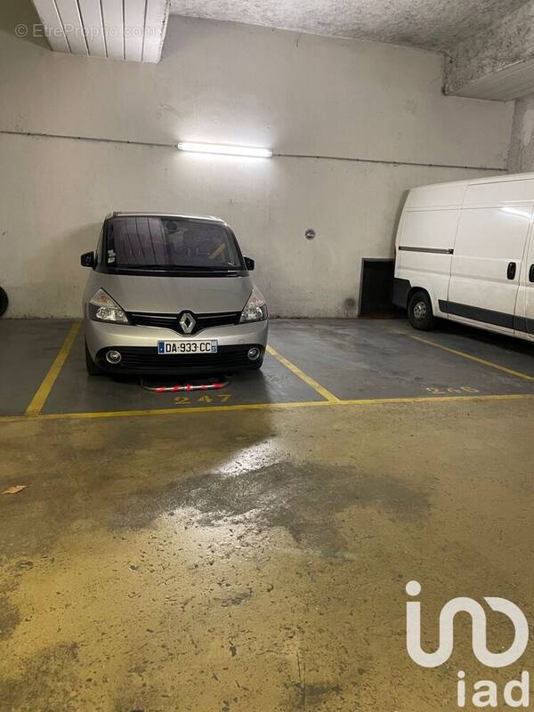 Photo 1 - Parking à PARIS-11E
