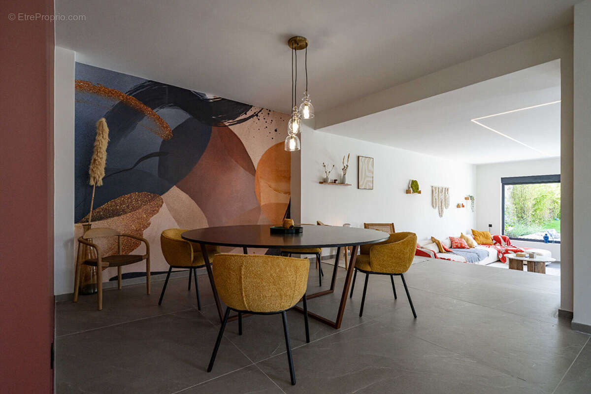 Maison renovée avec piscine 252 m² - proche bezannes - photo 4