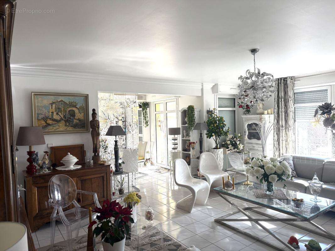 Appartement à L'ISLE-SUR-LA-SORGUE