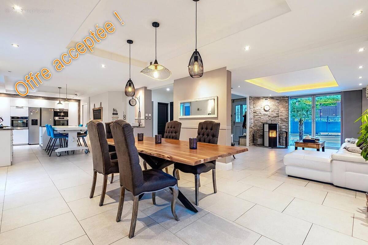 Photo 1 - Maison à MISEREY-SALINES