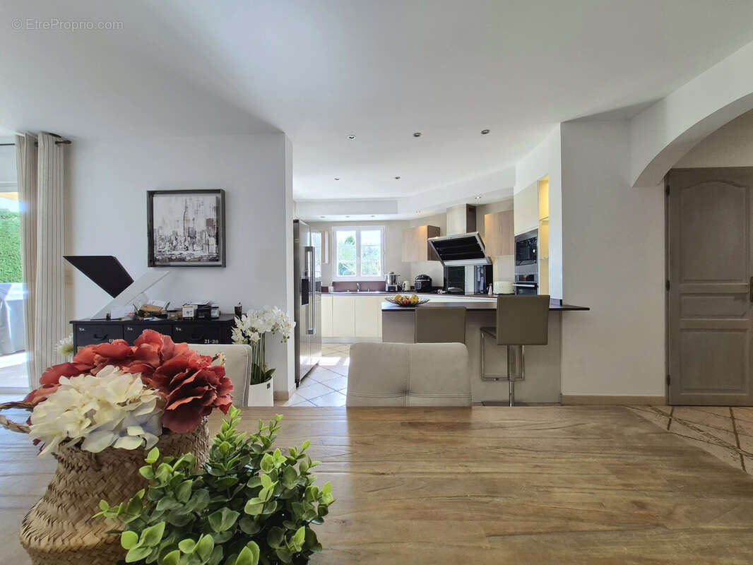 Maison à SAINT-SATURNIN-LES-AVIGNON