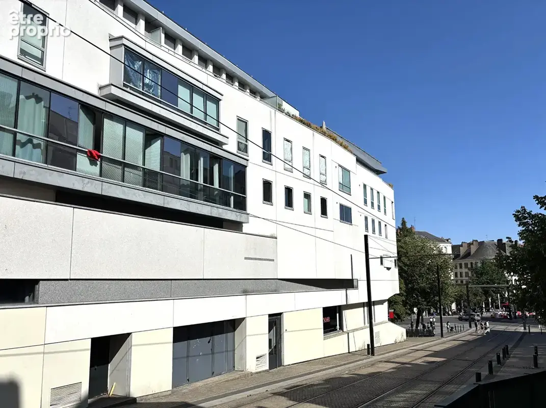 A vendre nantes centre 50 otages spacieux type 2 dans immeuble de standing - photo 3