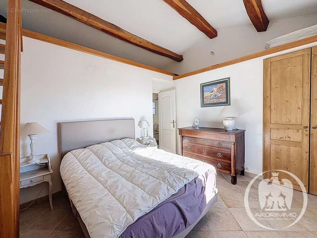 Maison à CASTAGNIERS