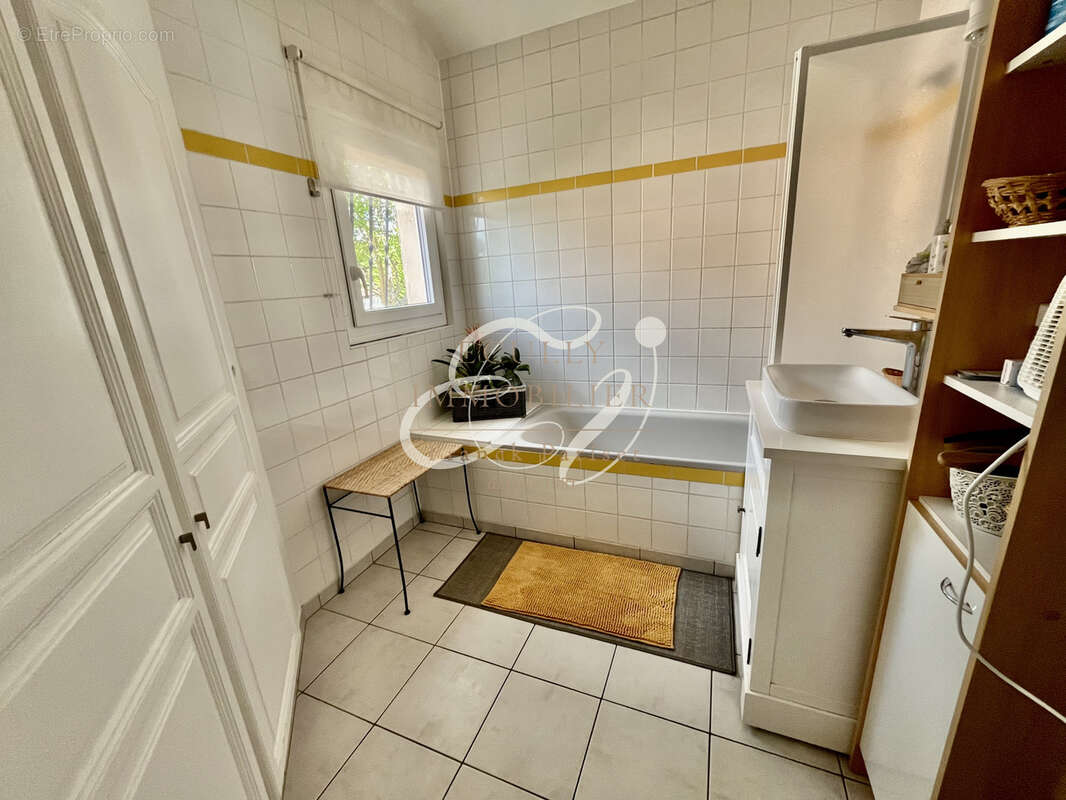 Maison à LA TOUR-DE-SALVAGNY