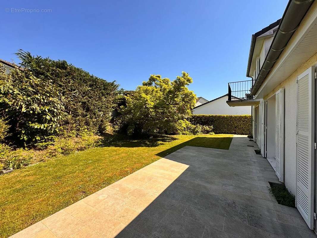 Maison à SAINT-NOM-LA-BRETECHE