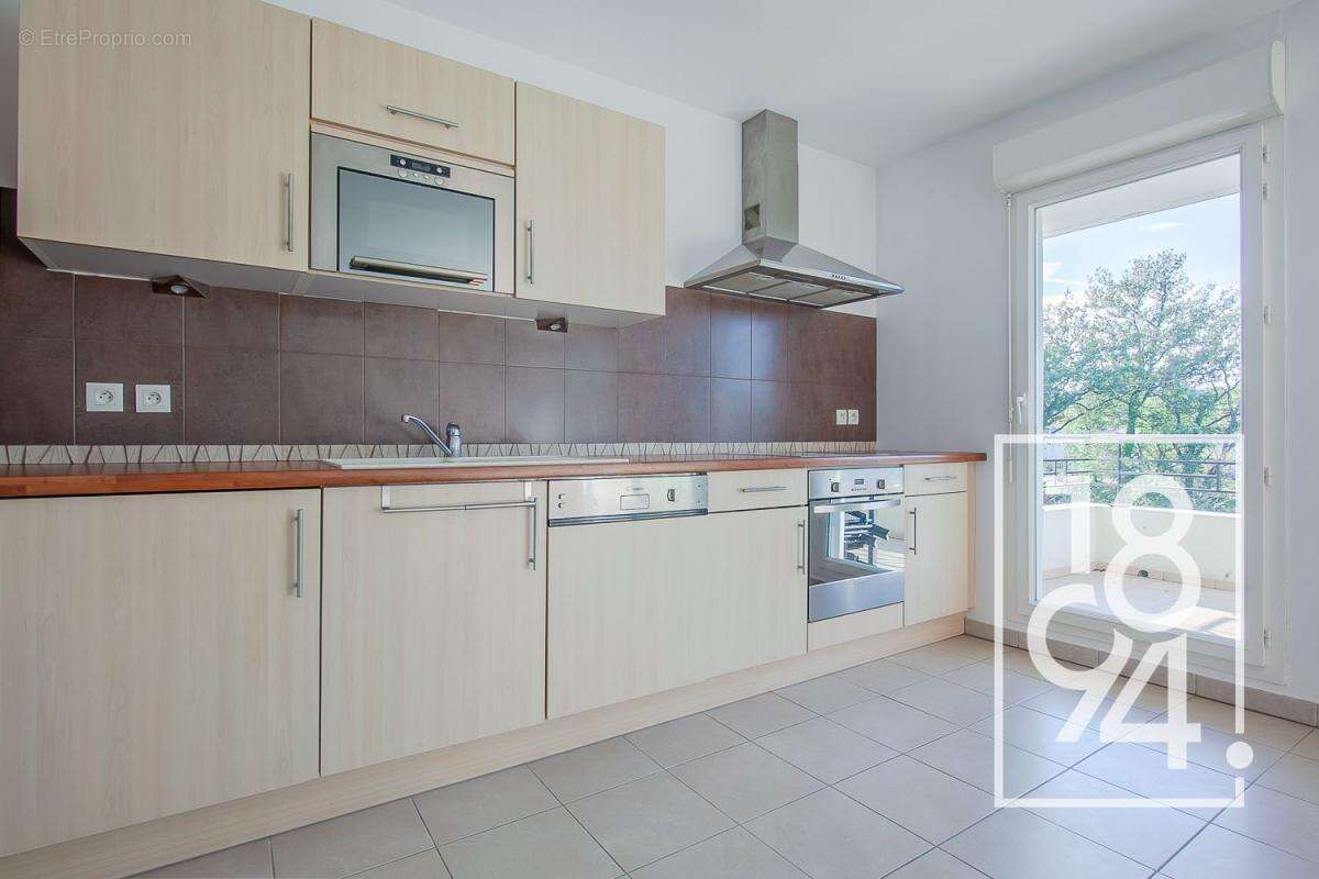 Appartement à LE PUY-SAINTE-REPARADE