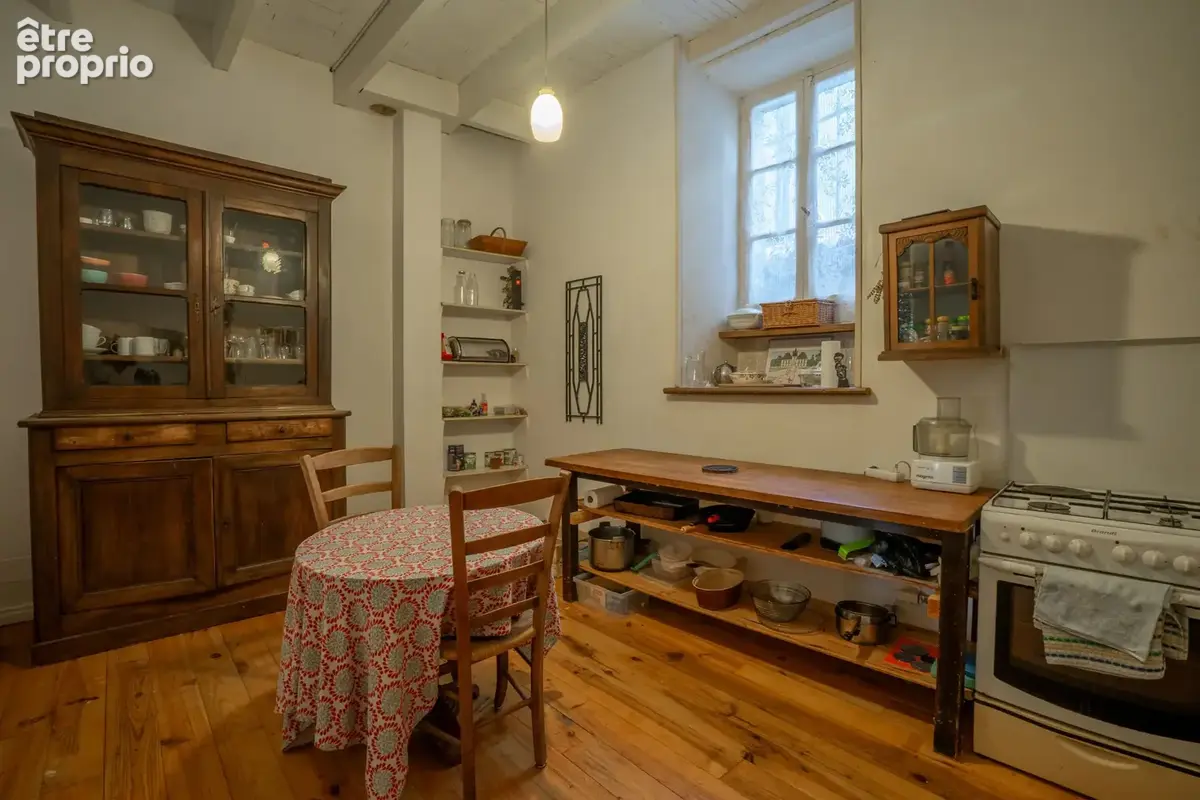 Maison en pierre de 158 m2 au coeur de Lauzerte , ancien commerce au rdc et appartement au 1er et 2ème étage - photo 5